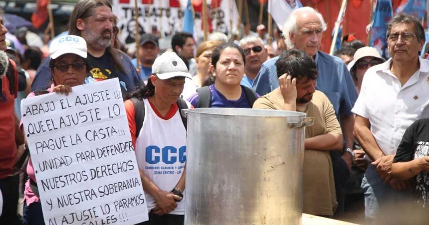 Marchas y ollas populares- organizaciones sociales rechazaron el DNU de Milei