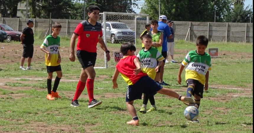 Jornada de fuacutetbol almuerzo y pileta en el cierre del Entre Barrios