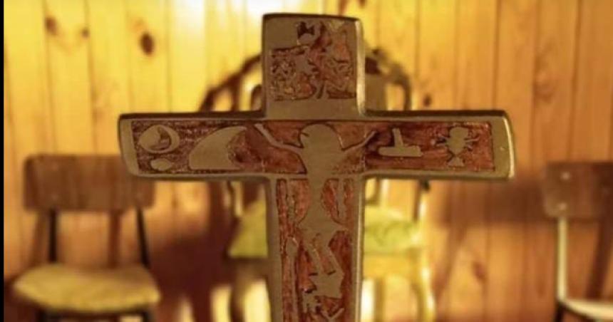 Robaron una cruz en la capilla de Anguil