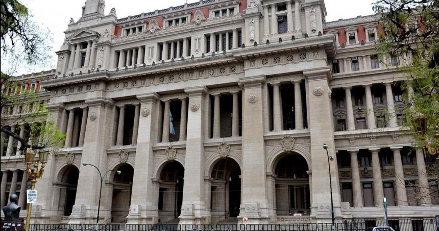 La CGT marcha a Tribunales contra el DNU de Milei- presentaraacute varios amparos