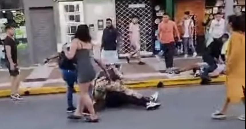 Dictan prisioacuten preventiva  para el hombre que roboacute el arma a un policiacutea en Pico