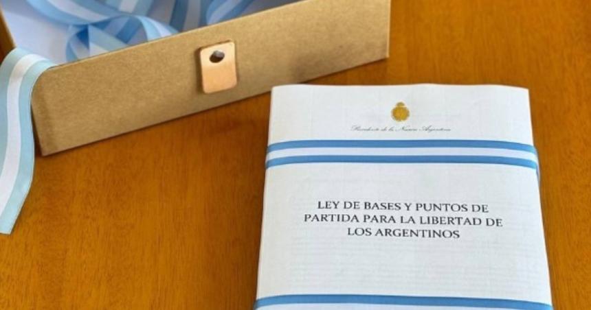 Milei mandoacute la ley Oacutemnibus al Congreso con fuertes reformas