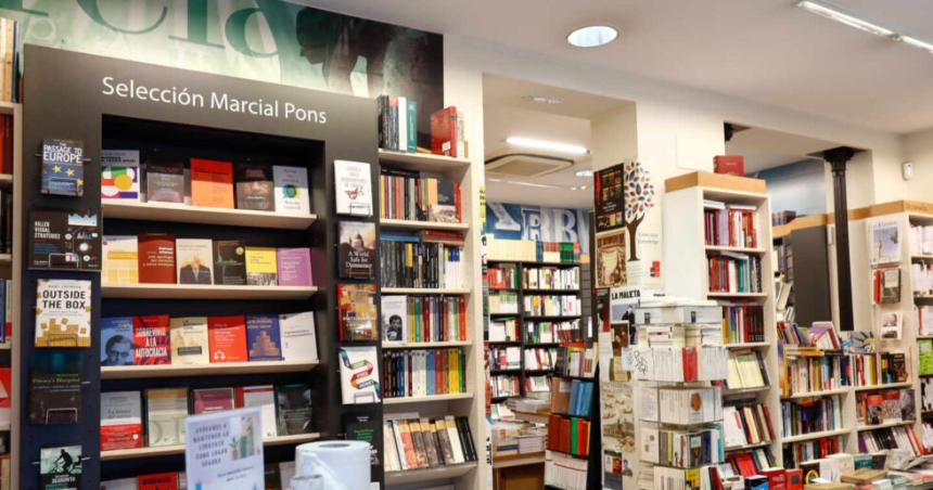 Las libreriacuteas y editoriales en jaque por la ley oacutemnibus