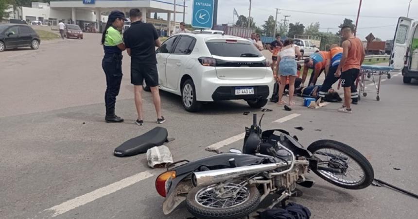 Una motociclista herida por un choque en la ruta 5