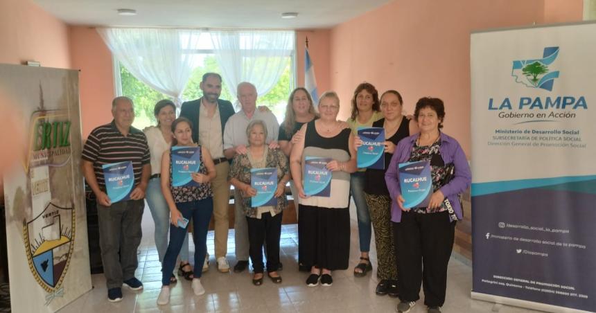 Desarrollo Social entregoacute creacuteditos y recorrioacute obras en el norte provincial