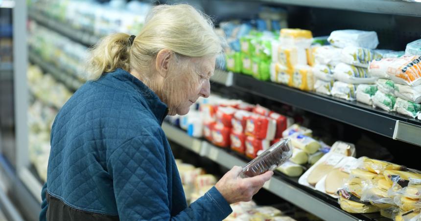 Estiman que la inflacioacuten trepoacute a casi 30-en-porciento- en diciembre y superoacute el 200-en-porciento- en 2023