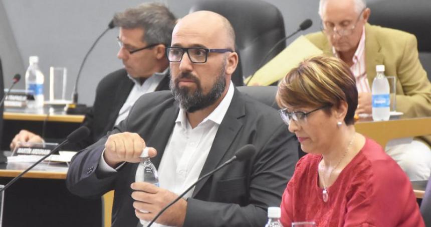 Un dirigente de la UCR advierte que Milei se lleva puesta la divisioacuten de poderes