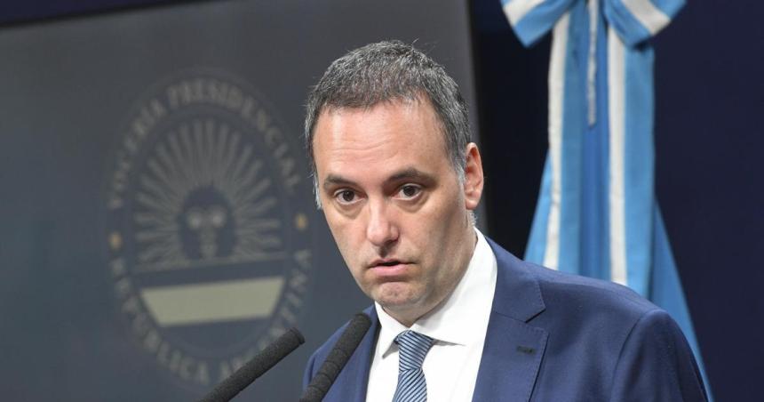 El Gobierno dice que mantiene el diaacutelogo con la CGT pero que no negocia Argentina libre