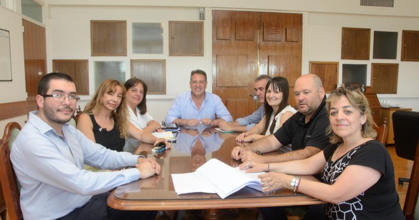 Fernaacutendez recibioacute a diputados y concejales de los bloques de la oposicioacuten