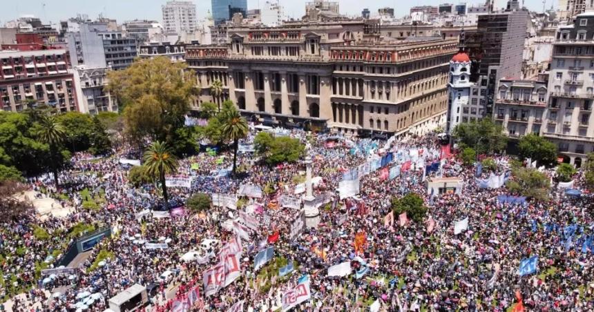 Juristas respaldaron el fallo de la Caacutemara del Trabajo que suspende el DNU de Javier Milei en materia laboral