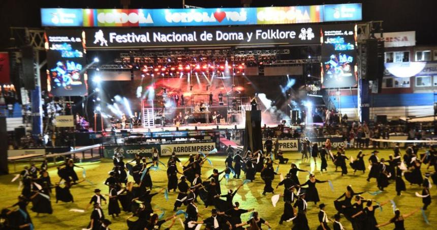 Una delegacioacuten de bailarines pampeanos en la inauguracioacuten de Jesuacutes Mariacutea