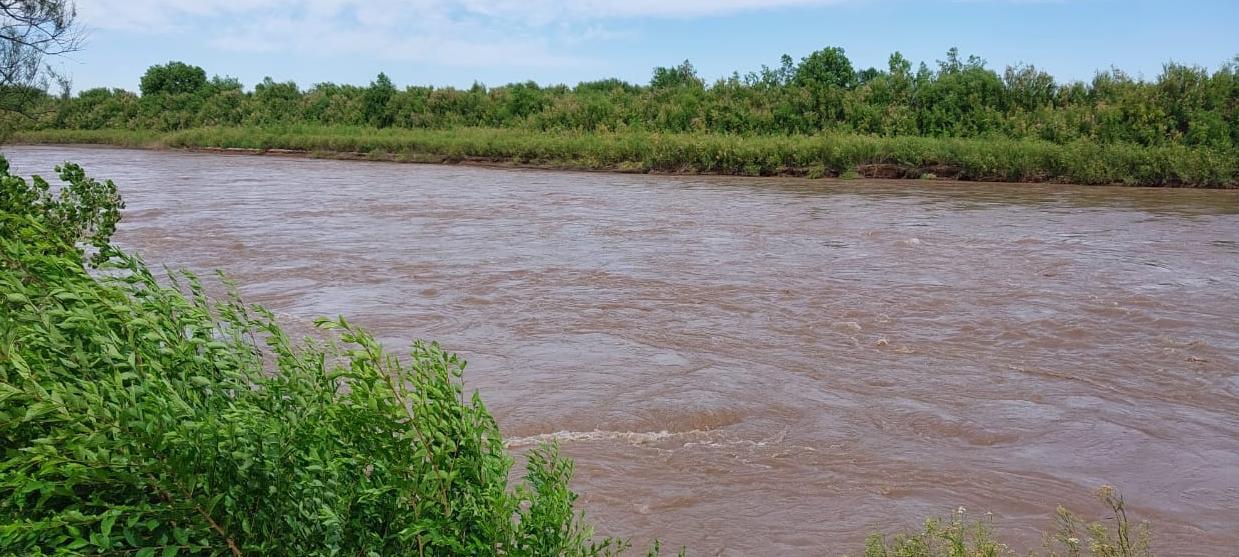 Crecida del Colorado afecta la zona de 25 de Mayo y temen inundaciones