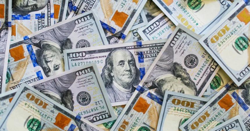 El doacutelar contado con liqui superoacute los 1100 y el BCRA comproacute USD 631 millones en la primera semana del antildeo
