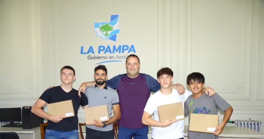 Reconocimiento a karatecas destacados