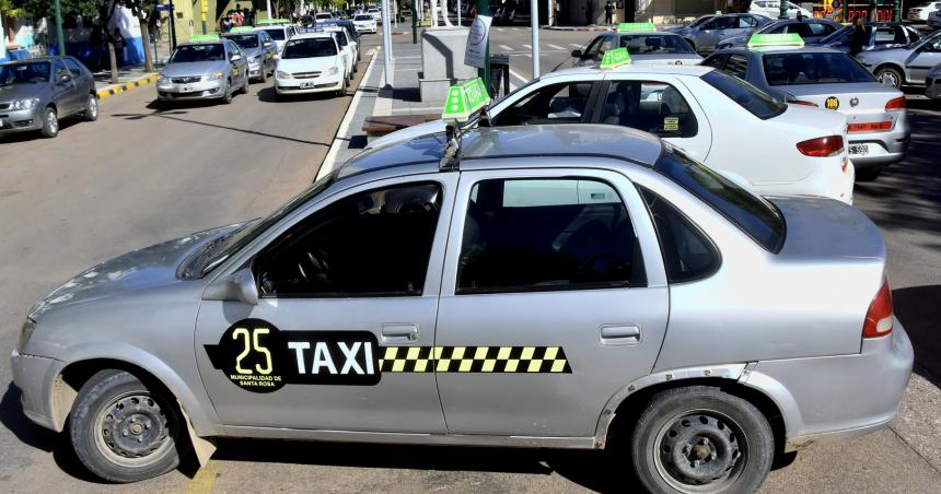 Taxistas santarrosentildeos reclaman un incremento del 25-en-porciento- de la tarifa
