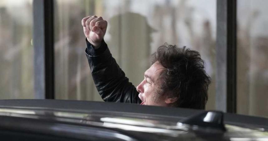 Cuaacutento debe Milei por las cuatro multas de sus autos