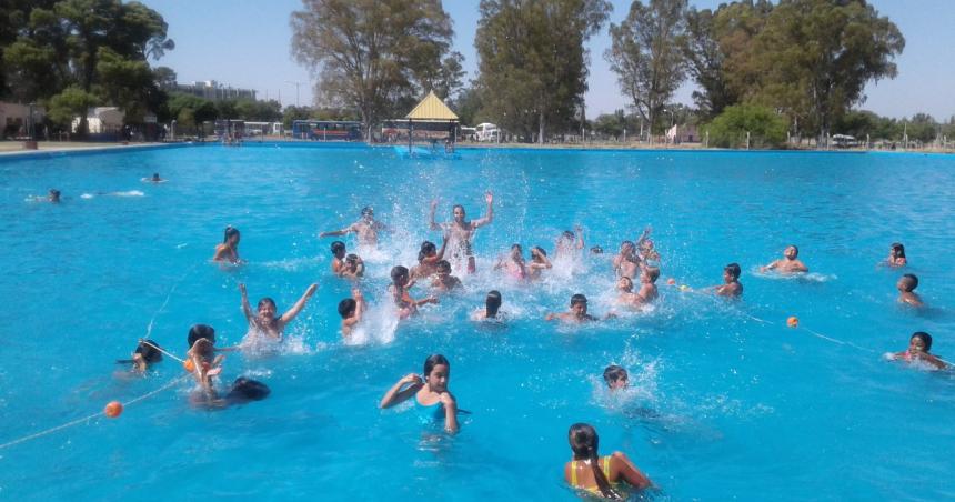 Pileta municipal- entrada a 1000 y gratis para menores de 12 antildeos