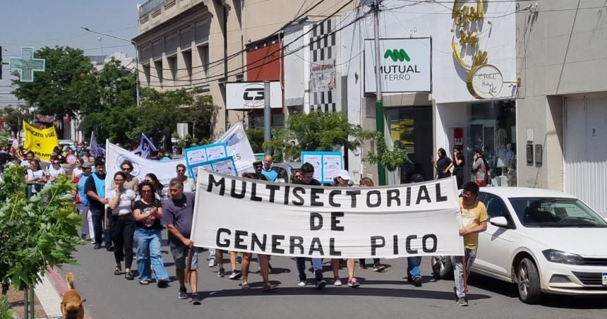 La Intersindical de Pico se manifestoacute contra el DNU y la Ley Oacutemnibus