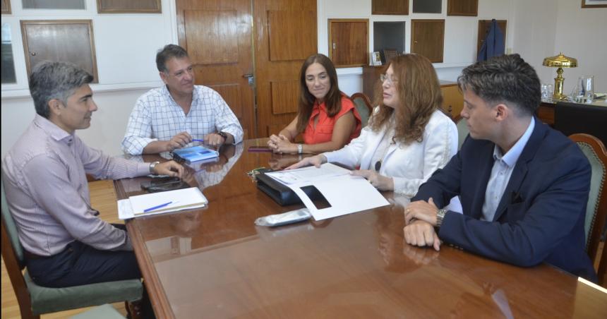 Profundizan trabajos conjuntos con las escribaniacuteas