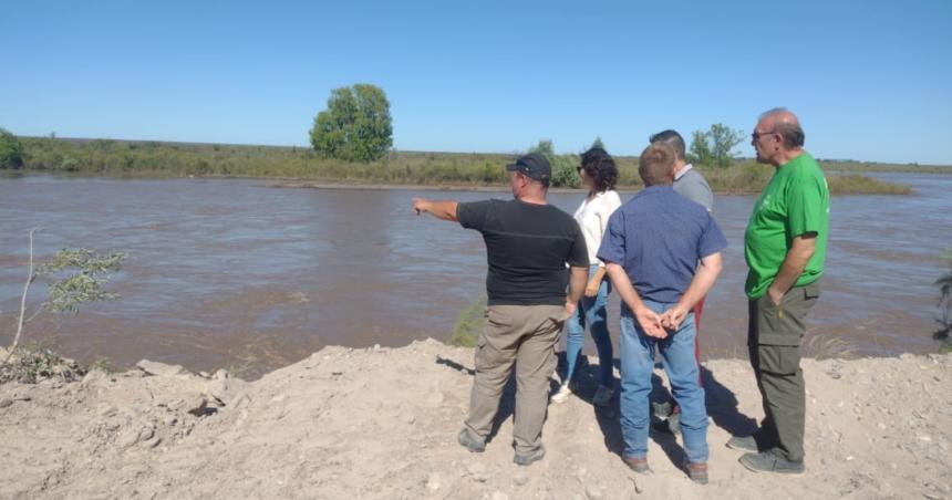 Realizaron un control y monitoreo de pozos hidrocarburiacuteferos a la vera del Colorado