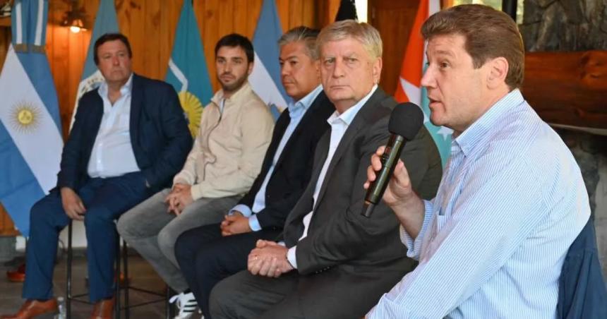 La Patagonia se opone a las privatizaciones y exige obra puacuteblica estatal