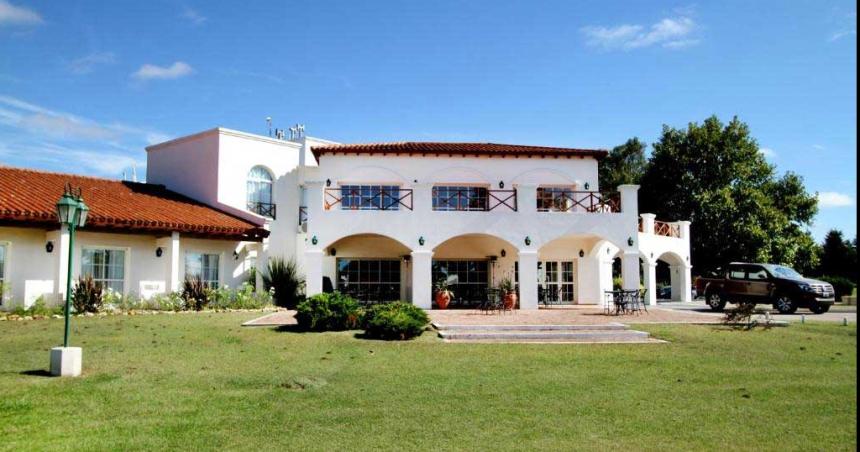 Una mujer sufrioacute graves quemaduras tras explotar una cocina en el hotel La Campintildea