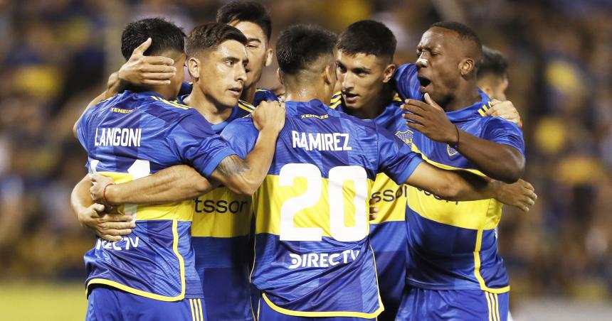 Boca pisoacute con el pie derecho
