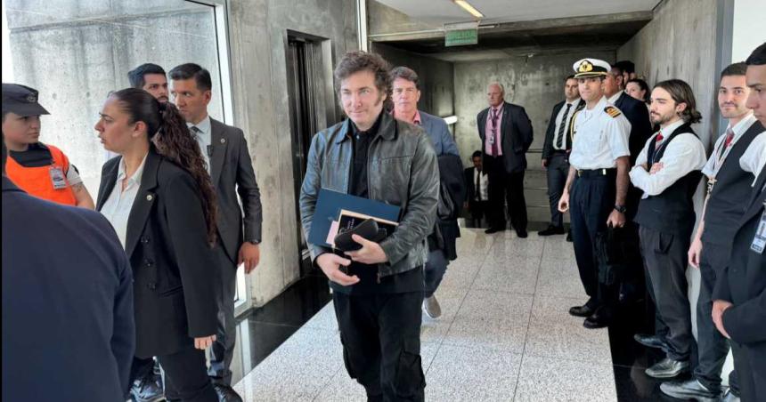 Milei llega a Suiza para el Foro Econoacutemico y una cumbre con el FMI