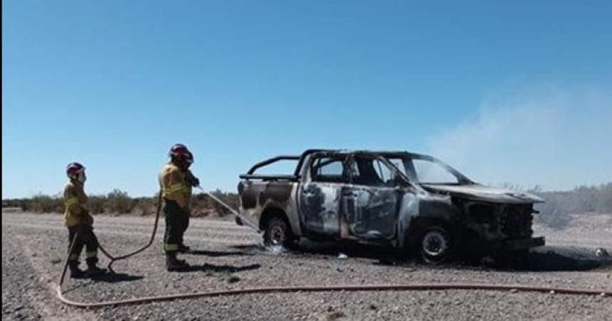Una camioneta se incendioacute cerca del Yacimiento La Mariposa