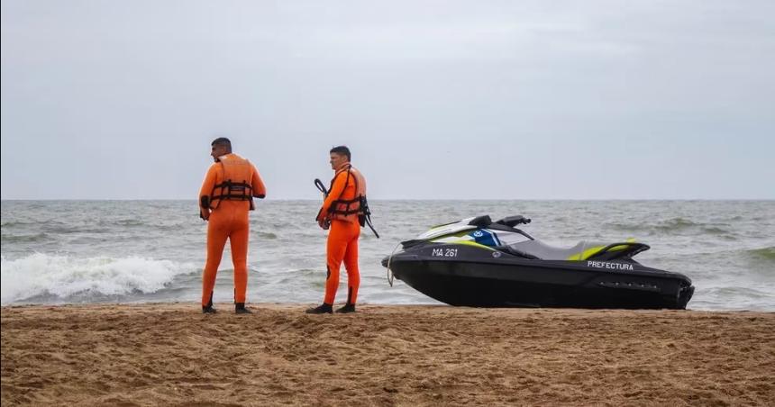 Hallaron el kayak de los pescadores desaparecidos en Pinamar