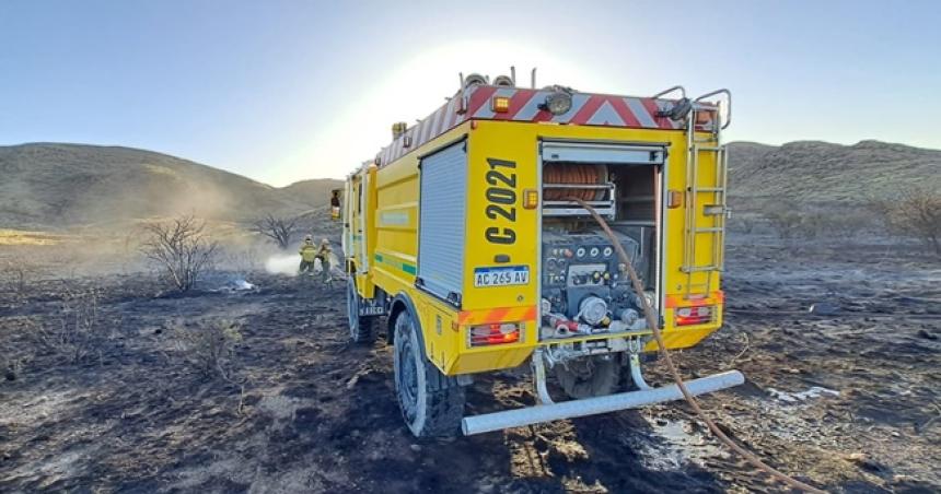 Permanece contenido el incendio en el Parque Lihue Calel