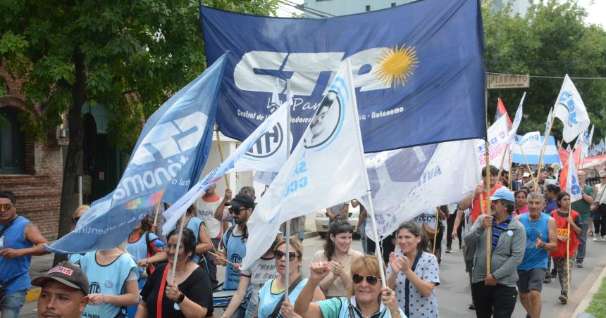 La movilizacioacuten contra el ajuste tambieacuten tendraacute su impacto en Santa Rosa