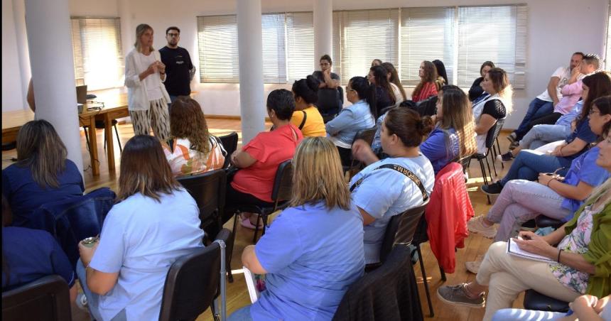 Capacitan equipos para medir indicadores sociales en Pico