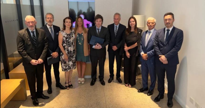 Milei condenoacute a Hamaacutes y se comprometioacute a poner fin a la impunidad del atentado a la AMIA