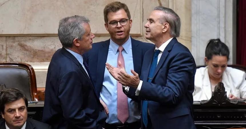 Ley Oacutemnibus- el oficialismo envioacute el proyecto final que llevaraacute al recinto