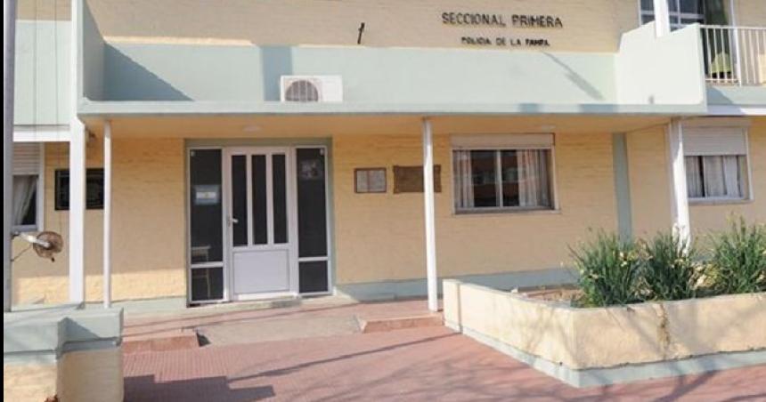 Entro a robar y se escondioacute en el bantildeo cuando llegoacute la policiacutea- fue detenido