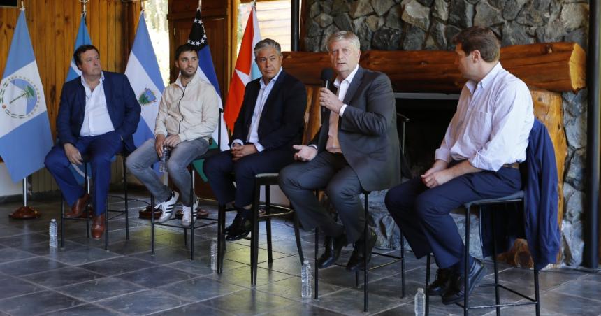 Democracia y federalismo contra improvisacioacuten y apriete