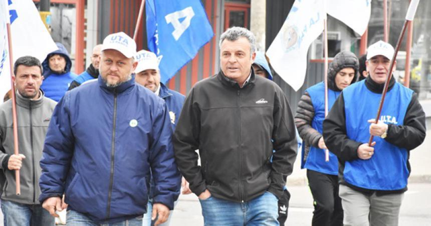 Transporte- se tensa el conflicto y Trabajo convocoacute a las partes