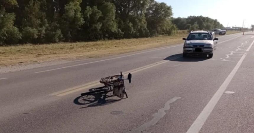 Embistieron a un ciclista en el ingreso a Rancul