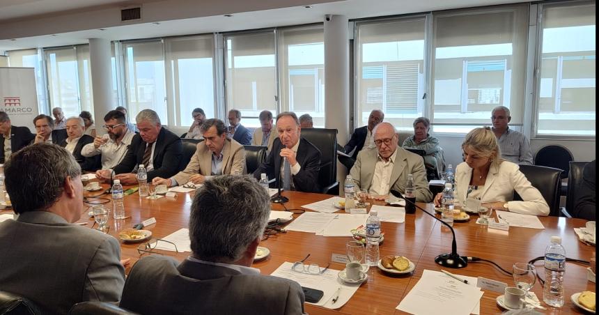 Emergencia de la construccioacuten- preveacuten 200 mil despidos en el paiacutes