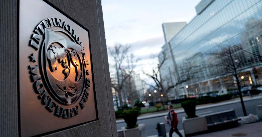 El FMI apoya la gestioacuten de Milei con USD 4700 millones pero advierte de una estanflacioacuten