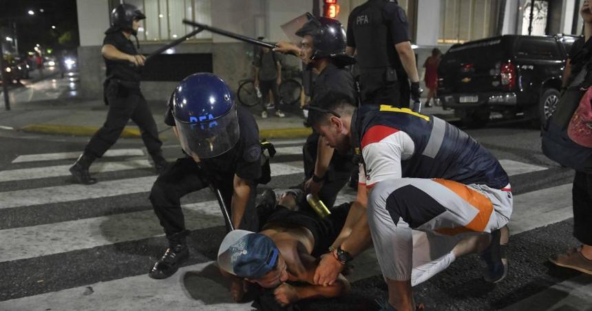 Bullrich- Ya hay 18 detenidos maacutes los de la Ciudad por los incidentes en Plaza Congreso