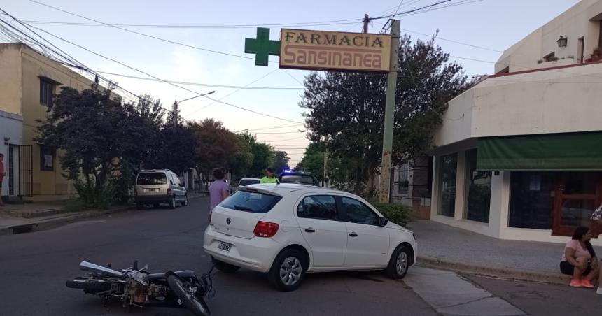 Una conductora de Riglos chocoacute a una motociclista santarrosentildea