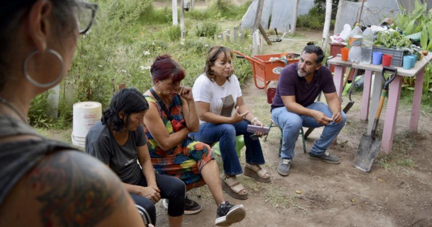 Autoconsumo y mujeres- avances en la huerta de la Teresa Peacuterez