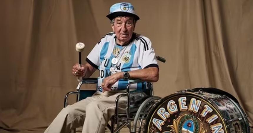 Murioacute Tula el hincha maacutes famoso de la seleccioacuten argentina