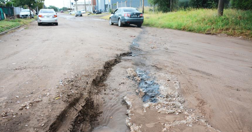 Rompioacute el caacuterter en una zanja que dejoacute la lluvia