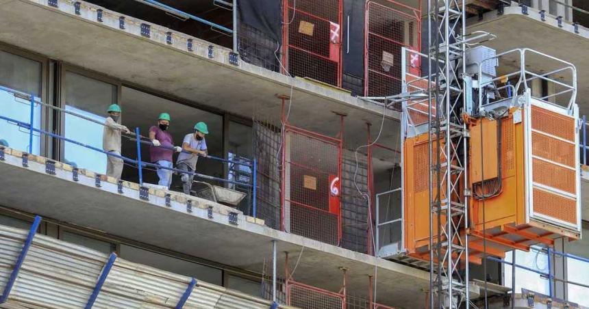 Un insumo clave se desplomoacute 20-en-porciento- en enero y confirma que Argentina va a una fuerte recesioacuten