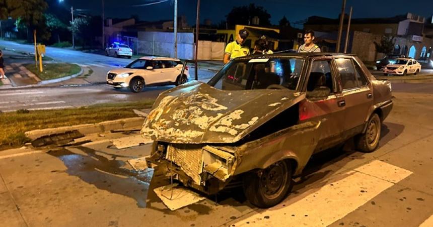 Conductor alcoholizado chocoacute a un auto en Circunvalacioacuten y Congreso