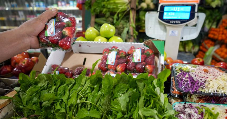 Alimentos- el consumidor pagoacute en enero casi cuatro veces maacutes de lo que cobroacute el productor