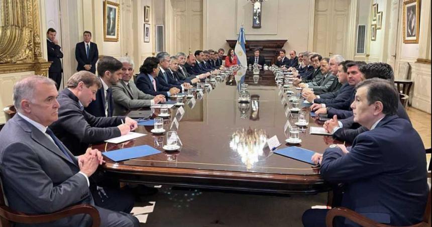 Las transferencias a provincias caeriacutean al nivel maacutes bajo desde 2007